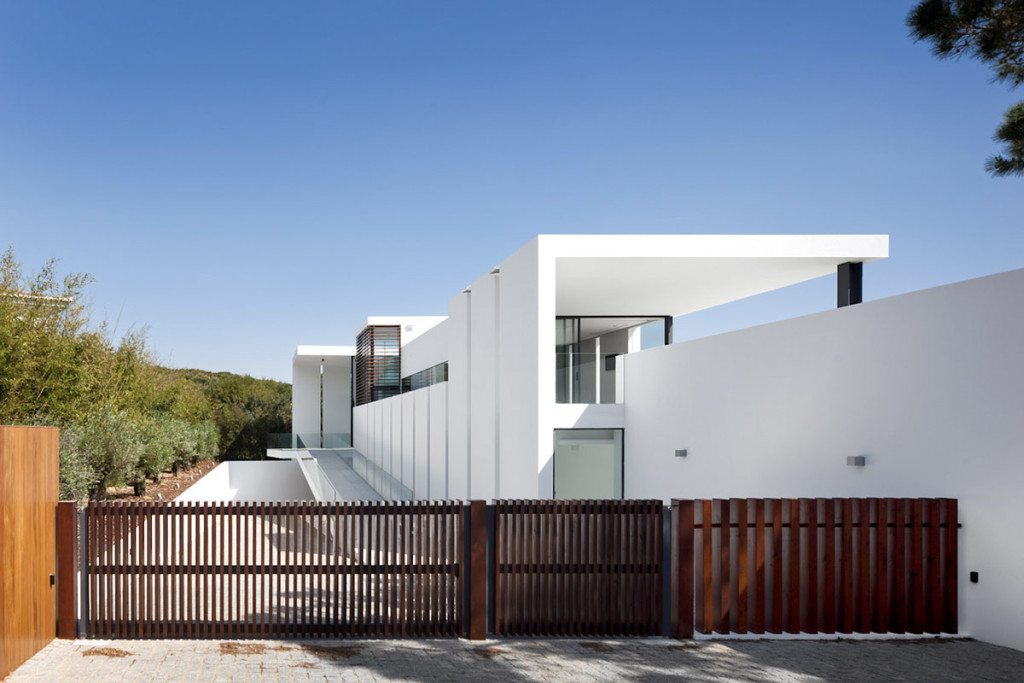 Modern-Home-Suspended-Pool-Portugal-Entrance-Gates