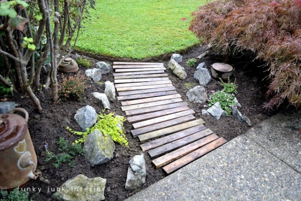 Create-a-pallet-wood-garden-walkway