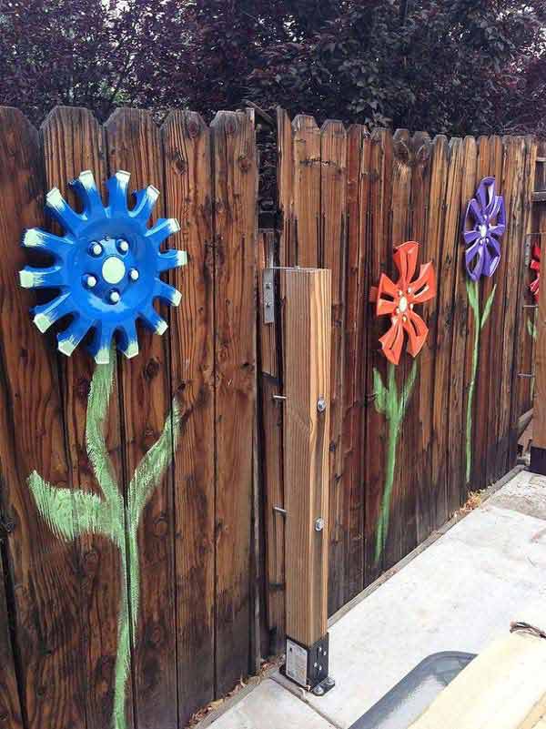 Get-Creative-With-These-23-Fence-Decorating-Ideas-and-Transform-Your-Backyard-homesthetics-design-3