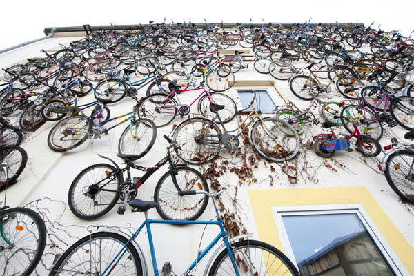 1378981080-wall-of-bicycles-at-a-shop-in-altlandsberg_2653338