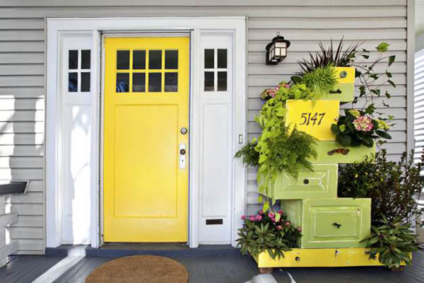 17-stack-dresser-drawers-to-create-a-striking-vertical-garden-vertical-garden-decor-homebnc