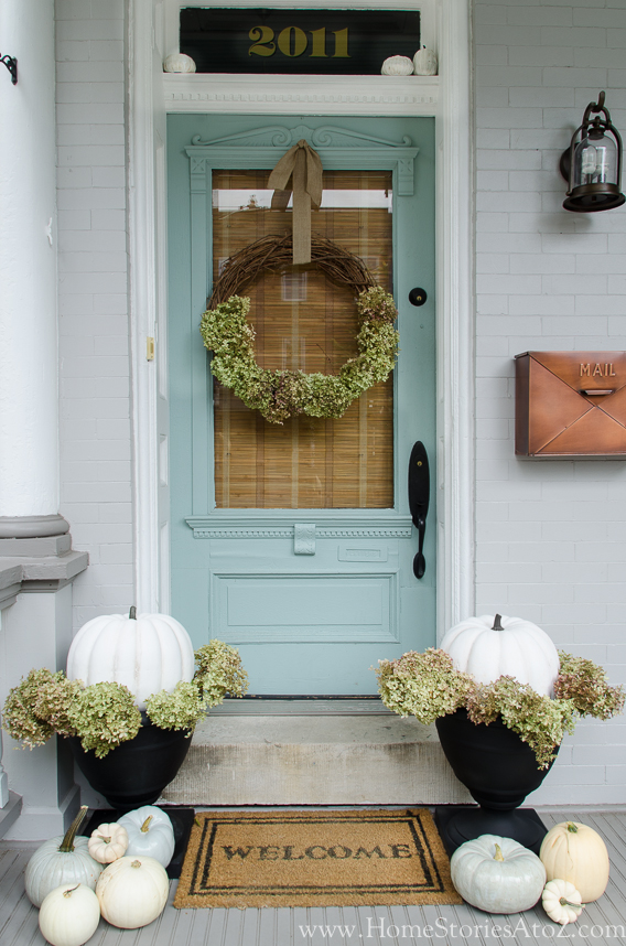 60-pretty-autumn-porch-decor-ideas-19