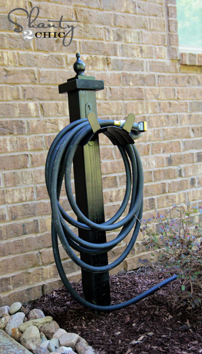 hose-holder-for-the-garden-diy-400x700