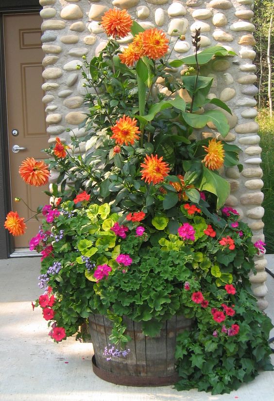 Eye-Catching Wonderful and Creative Patio Planter Ideas - The ART in LIFE