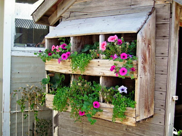 06-repurpose-old-items-for-a-fresh-new-look-vertical-gardens-homebnc