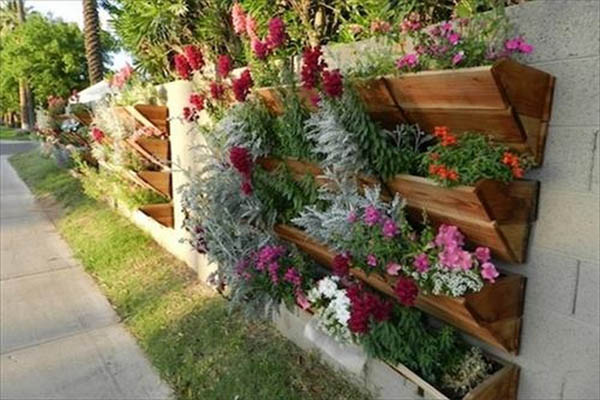 recycled-pallets-verticle-garden