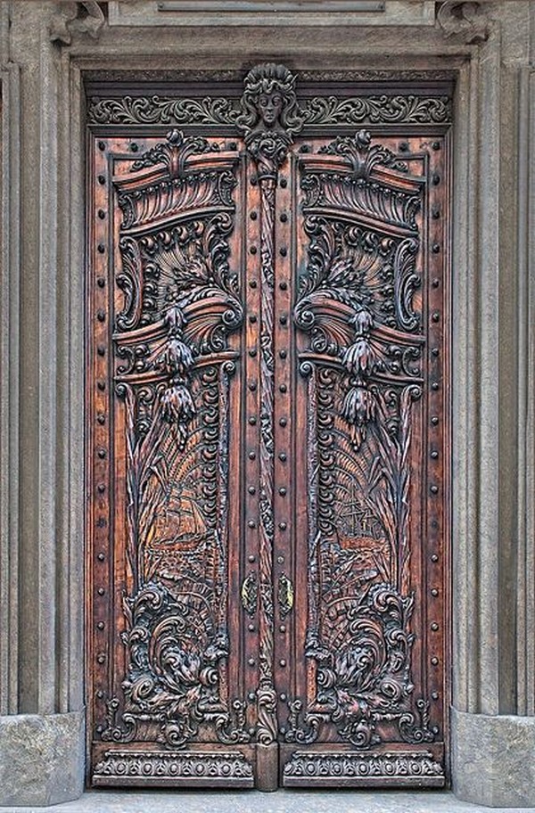 16 Splendidly Intricate Hand Carved Doors That You MUST