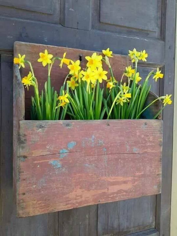 Rustic Spring Porch Decor Ideas to Make Your Home Bloom - The ART in LIFE