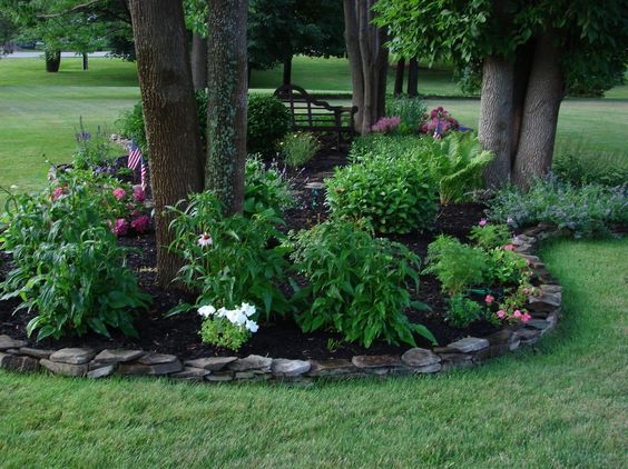 18 Genius Flower Beds Around Trees You, Under Pine Tree Landscaping Ideas