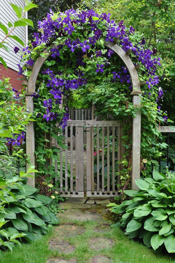 42 Colorful Art-Style Garden Gate Ideas That You Should Try For Your Garden