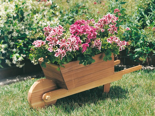 18 Amazing Wheelbarrow Planter Ideas, Wooden Wheelbarrow Planter Ideas
