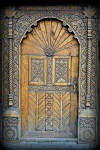 16 Splendidly Intricate Hand Carved Doors That You MUST SEE - The ART ...