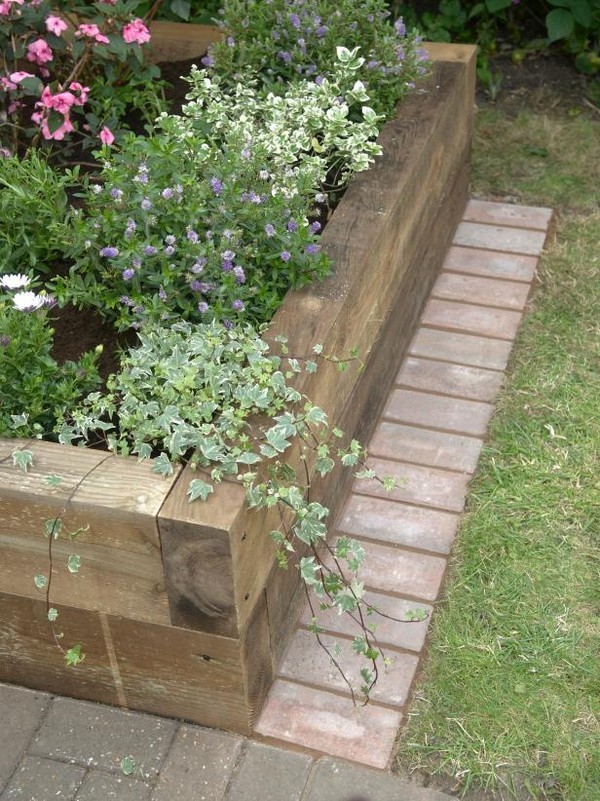 Wooden Garden Edging Ideas, How To Make A Wooden Flower Bed Border