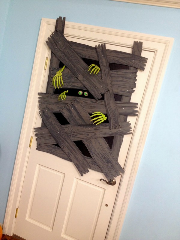 The Coolest Halloween Front Door Decorations You Must See - The ART in LIFE