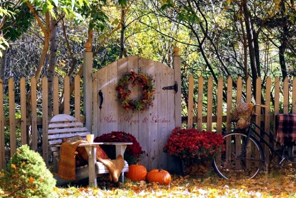 18 Eye-Catching Decor Ideas For Outdoor Autumn Atmosphere - The ART in LIFE