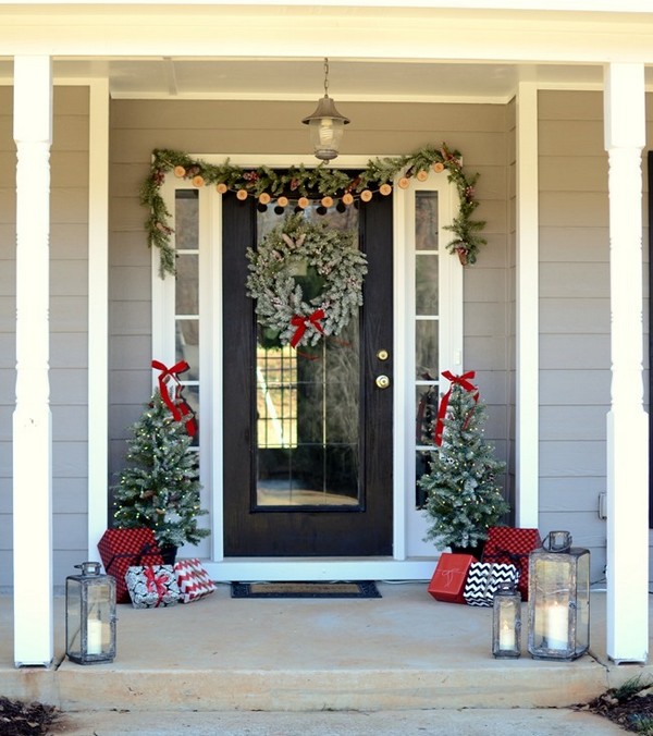 Simple Christmas Front Door Decor Ideas To Make It More Welcoming - The ...