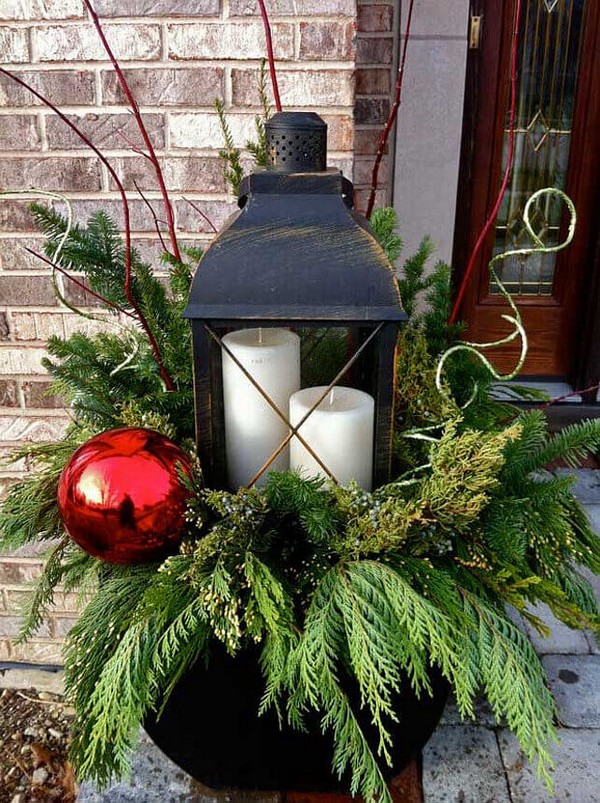 Festive Outdoor Holiday Planter Ideas To Decorate Your Front Porch For ...