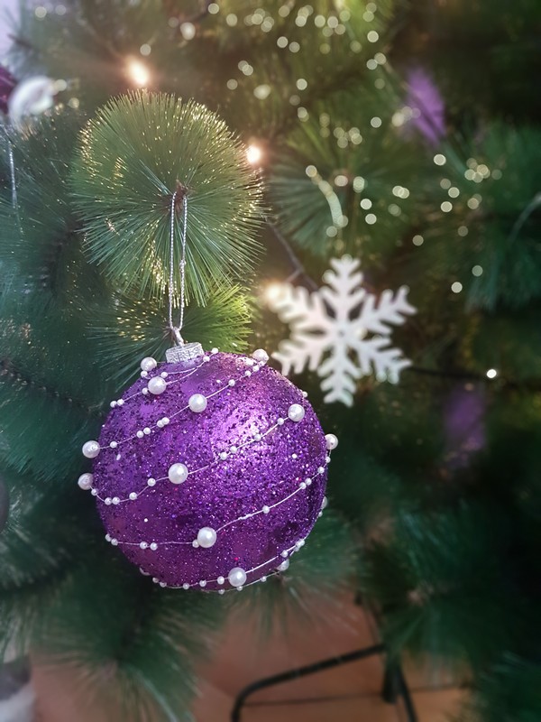 18 Breathtaking Purple Christmas Decorations Ideas - The ART in LIFE